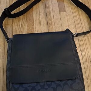 Like new Coach messenger bag used only twice…excellent condition.